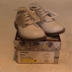 Footmates saddle shoe 4 toddlers